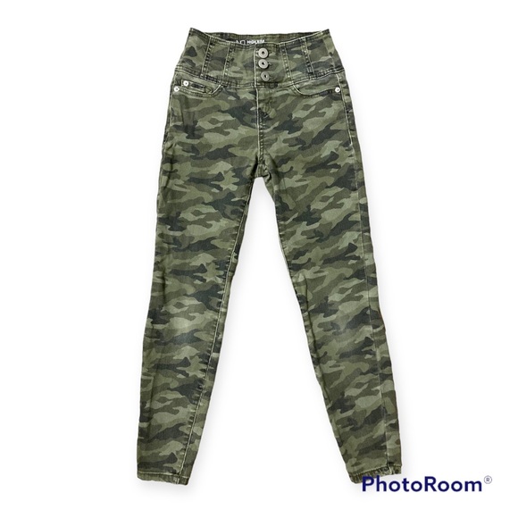 No Boundaries Denim - No Boundaries | Juniors High Rise Sculpting Skinny Camo Jeans